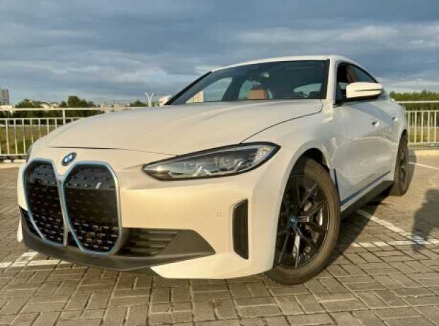 BMW i4 , 2022, пробег 80300 км