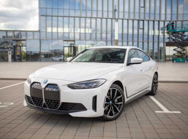 BMW i4 , 2023, пробег 30000 км