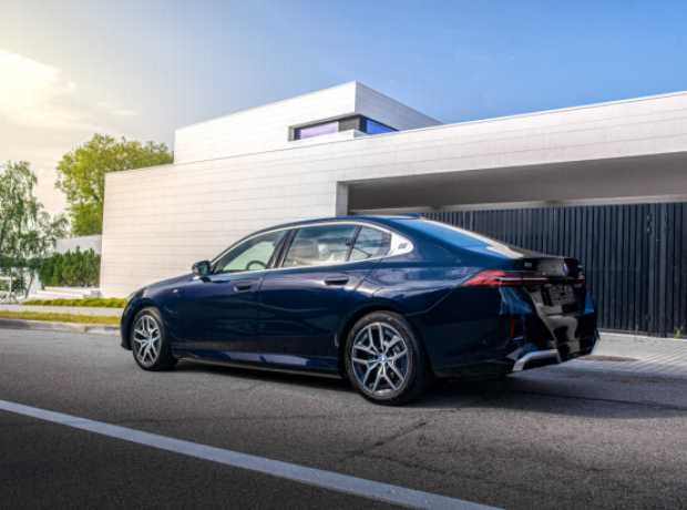 BMW i5 , 2024, пробег 140 км