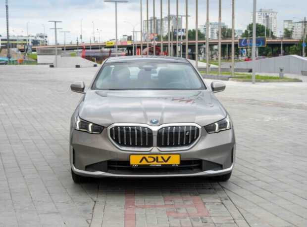 BMW i5 , 2024, пробег 4800 км