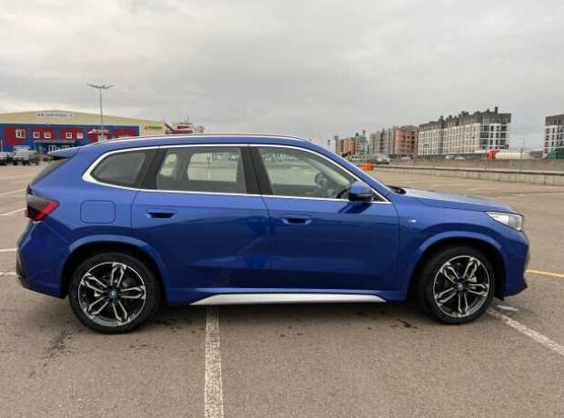 BMW iX1 , 2023, пробег 11000 км