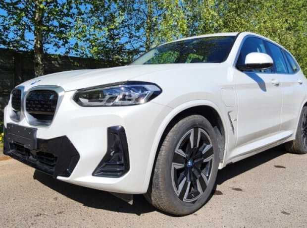 BMW iX3 , 2024, пробег 13500 км