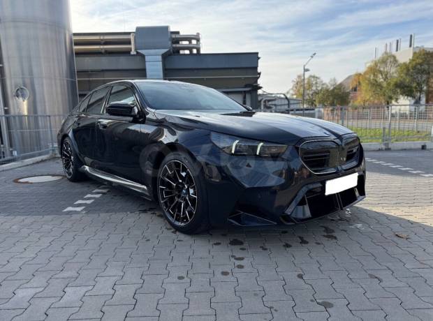 BMW M5 G90