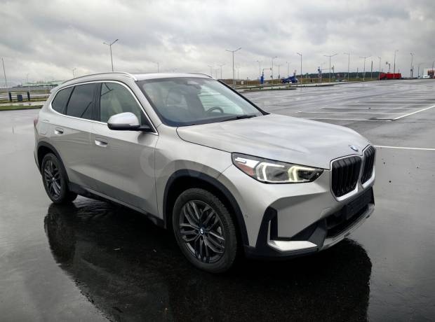 BMW X1 U11