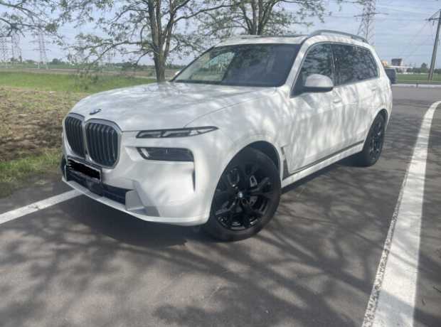 BMW X7 I  Рестайлинг, 2023, пробег 12000 км