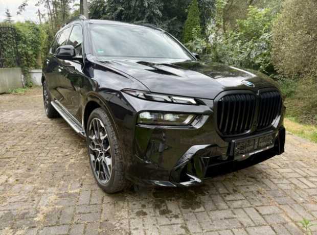 BMW X7 I  Рестайлинг, 2024, пробег 11975 км