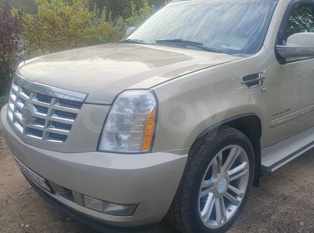 Cadillac Escalade III