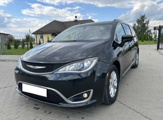 Chrysler Pacifica RU, 2017, пробег 113000 км