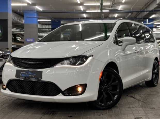 Chrysler Pacifica RU, 2019, пробег 64162 км Chrysler Pacifica RU, 2019, пробег 64162 км