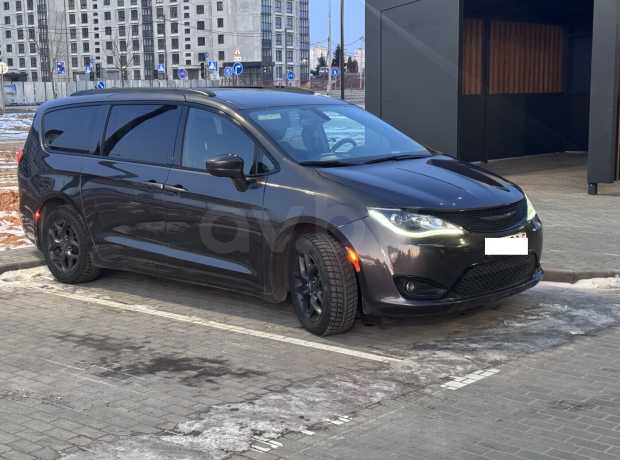 Chrysler Pacifica RU