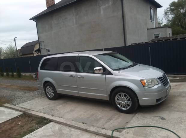 Chrysler Town and Country V