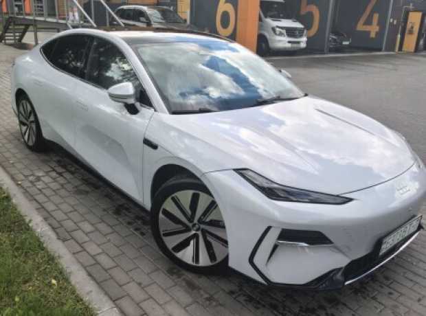 Geely Galaxy E8 , 2023, пробег 20000 км