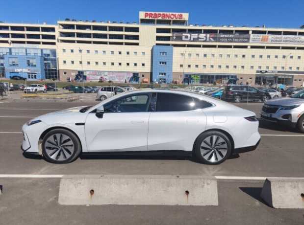 Geely Galaxy E8 , 2023, пробег 24600 км Geely Galaxy E8 , 2023, пробег 24600 км