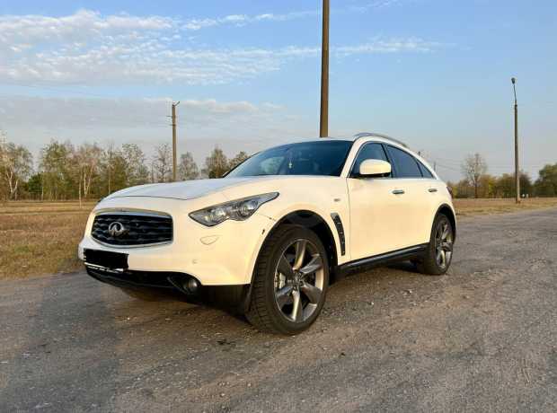 Infiniti FX II