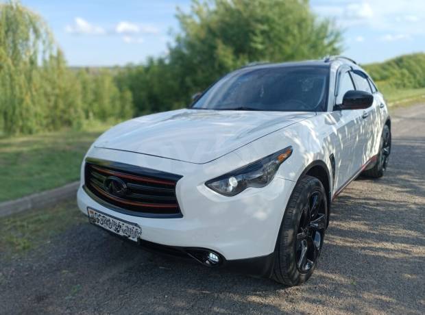 Infiniti FX II