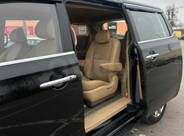 Kia Carnival III