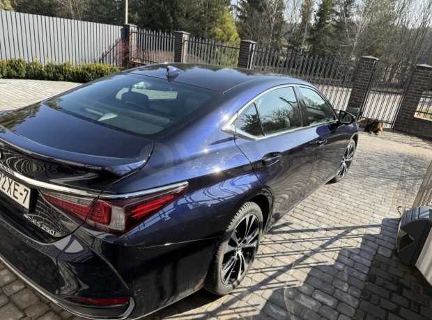 Lexus ES VII