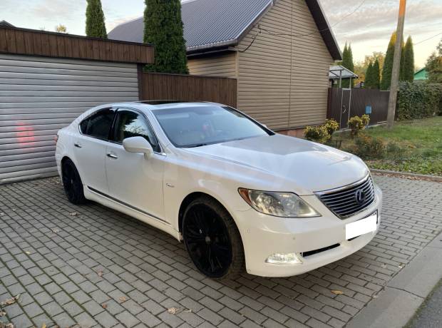 Lexus LS IV