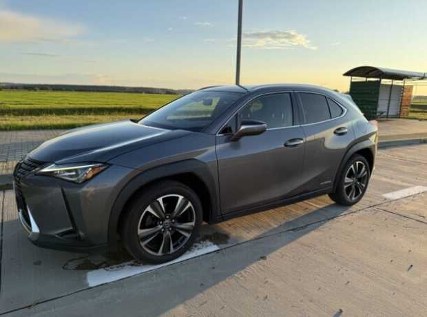 Lexus UX , 2019, пробег 124600 км
