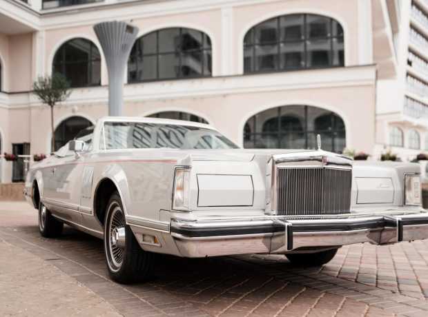 Lincoln Continental V