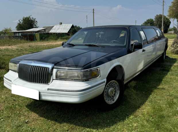 Lincoln Town Car II