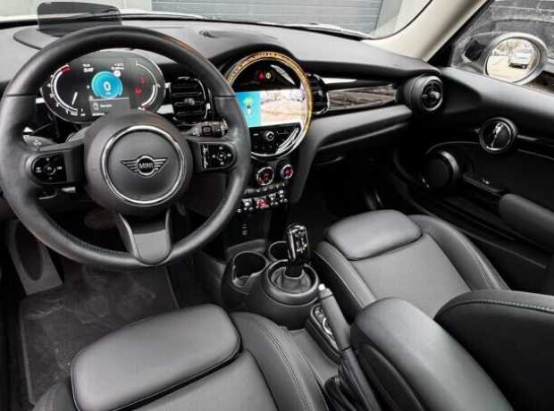 MINI Cooper F55, F56  2-й рестайлинг, 2022, пробег 43000 км