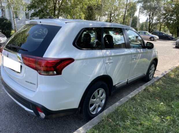 Mitsubishi Outlander III  2-й рестайлинг, 2015, пробег 235000 км