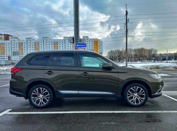Mitsubishi Outlander III  2-й рестайлинг, 2015, пробег 237000 км