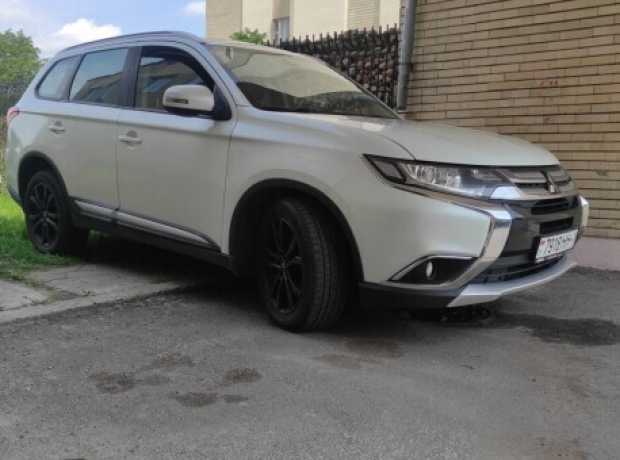 Mitsubishi Outlander III  2-й рестайлинг, 2017, пробег 160000 км