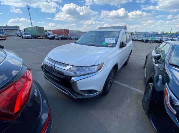 Mitsubishi Outlander III  3-й рестайлинг, 2018, пробег 140000 км