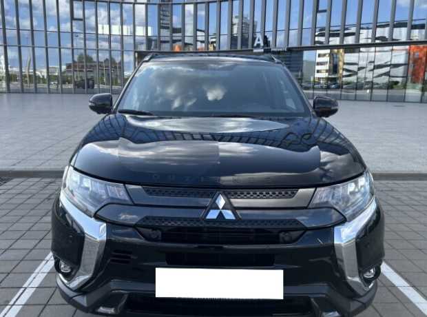Mitsubishi Outlander III 3-й рестайлинг, 2020, пробег 102000 км Mitsubishi Outlander III 3-й рестайлинг, 2020, пробег 102000 км