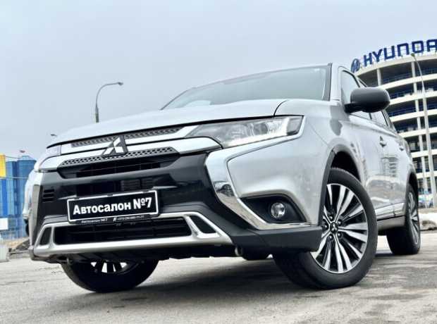 Mitsubishi Outlander III  3-й рестайлинг, 2020, пробег 5000 км