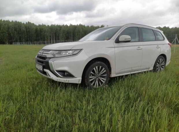 Mitsubishi Outlander III  3-й рестайлинг, 2022, пробег 25000 км