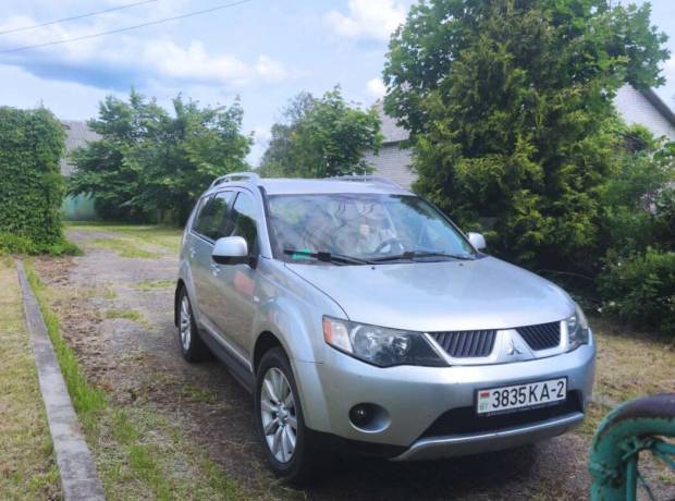 Mitsubishi Outlander XL