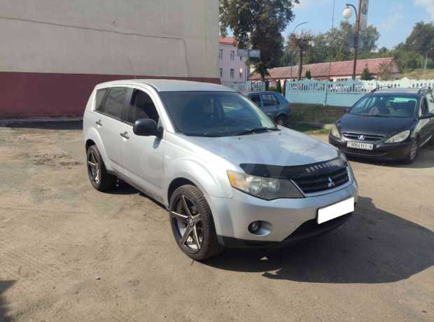 Mitsubishi Outlander XL