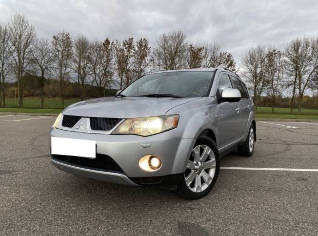 Mitsubishi Outlander XL