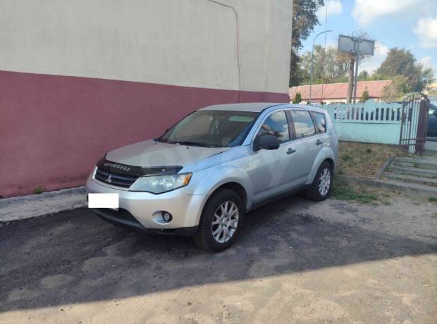 Mitsubishi Outlander XL