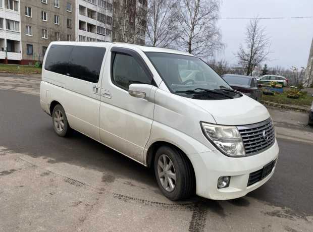 Nissan Elgrand II (E51)