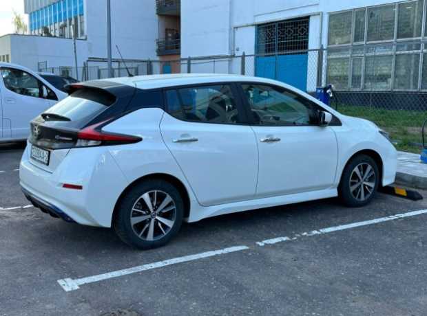 Nissan Leaf II, 2021, пробег 30000 км