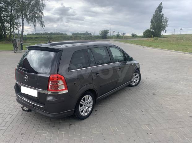 Opel Zafira B Рестайлинг