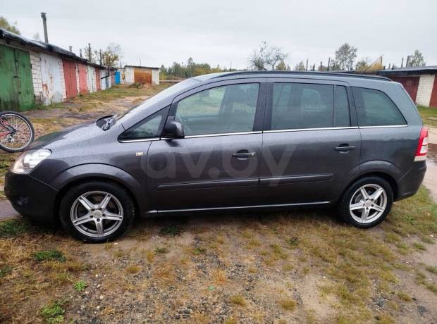 Opel Zafira B Рестайлинг