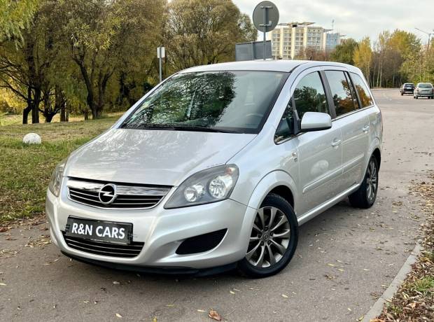 Opel Zafira B Рестайлинг