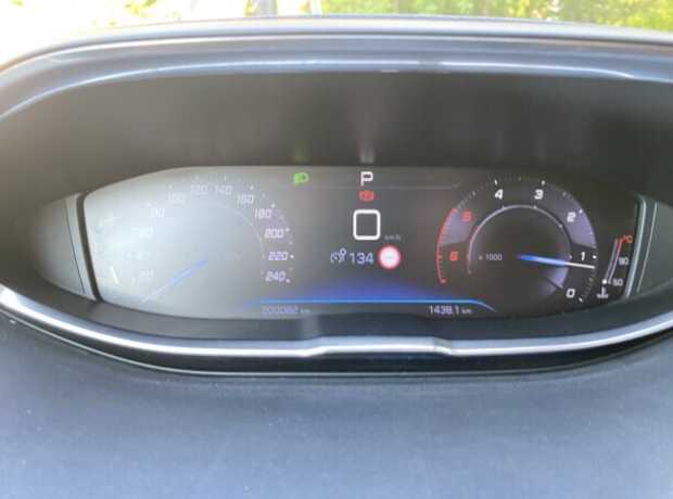 Peugeot 3008 II, 2018, пробег 200000 км