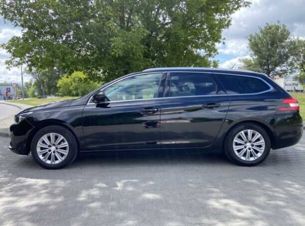 Peugeot 308 T9 Рестайлинг, 2020, пробег 121350 км Peugeot 308 T9 Рестайлинг, 2020, пробег 121350 км