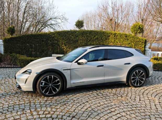 Porsche Taycan , 2021, пробег 25000 км