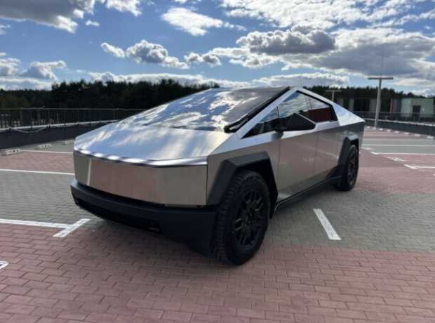 Tesla Cybertruck , 2025, пробег 1363 км