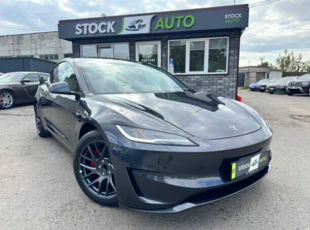 Tesla Model 3 I  2-й рестайлинг, 2024, пробег 8550 км