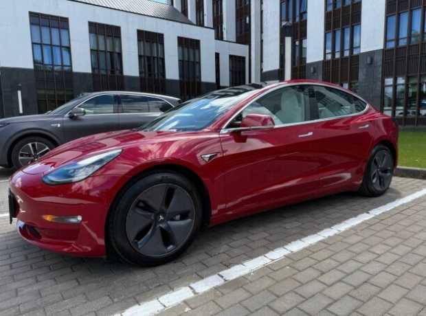 Tesla Model 3 I, 2018, пробег 130000 км Tesla Model 3 I, 2018, пробег 130000 км