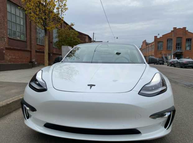 Tesla Model 3 I