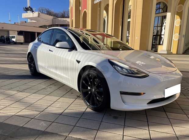 Tesla Model 3 I